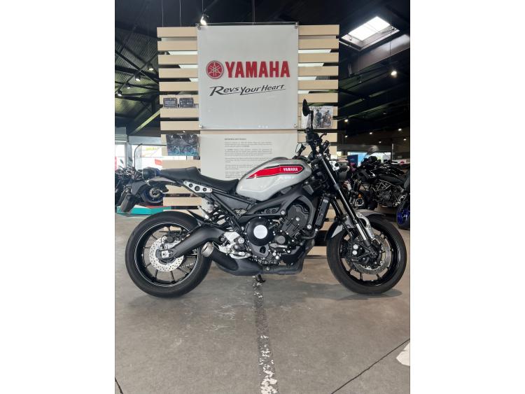 YAMAHA XSR 900