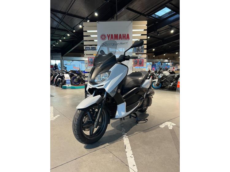 YAMAHA XMAX 125